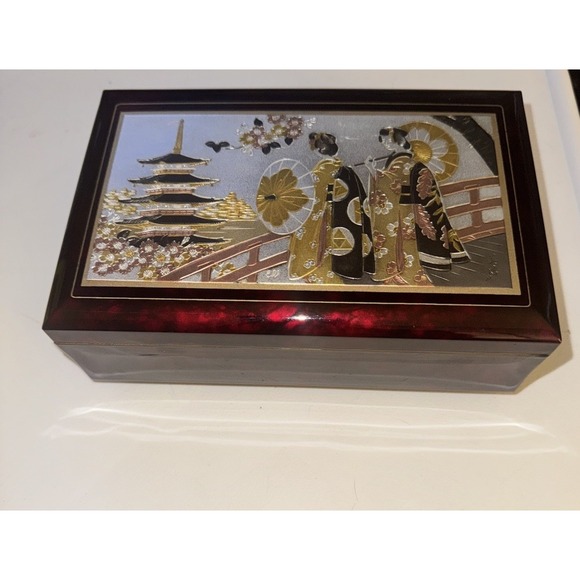 Vintage Japanese Lacquer Music Box Geisha Scene Gold Inlay Made in Japan- Works - Picture 3 of 11